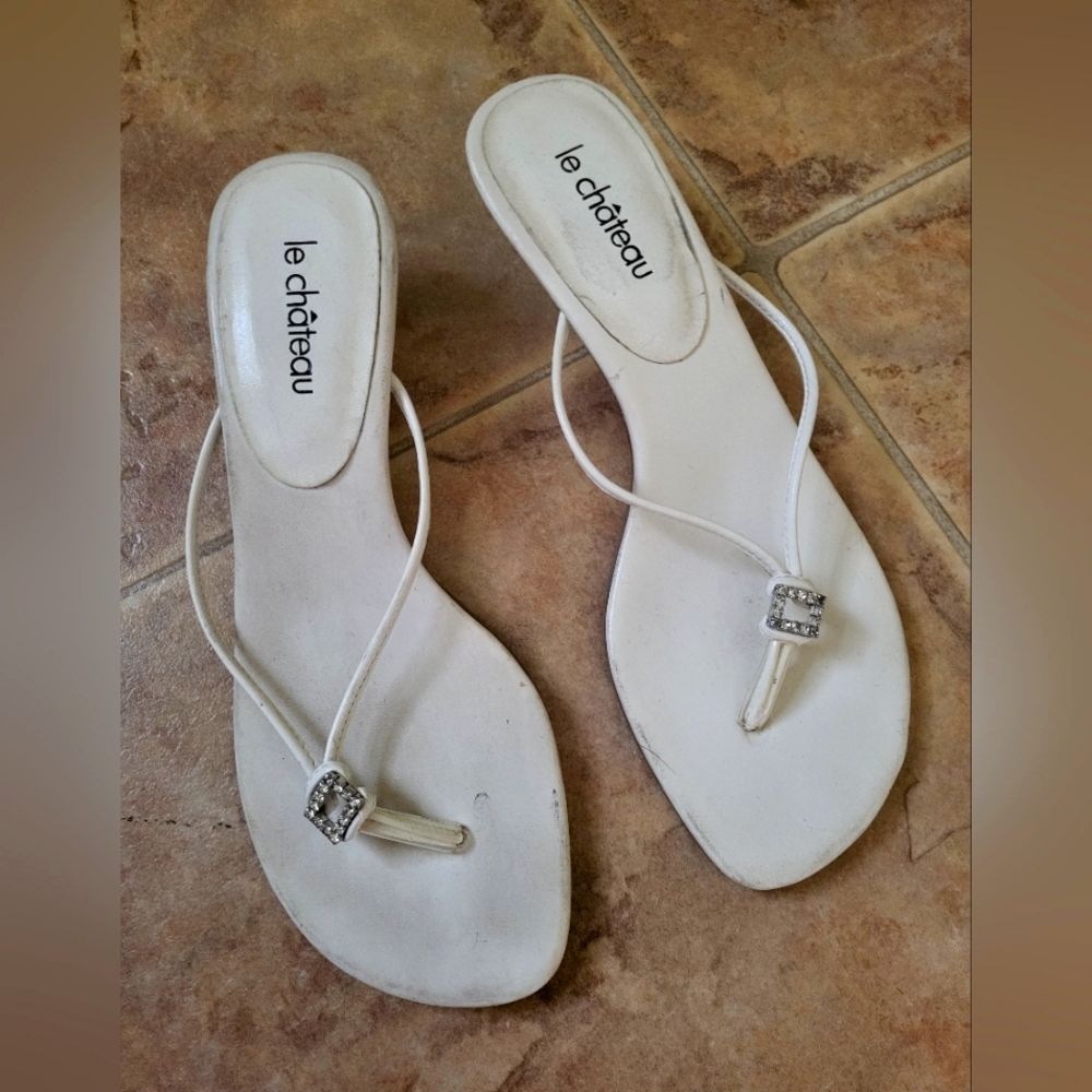 Le Chateau Summer heels flat sandels white